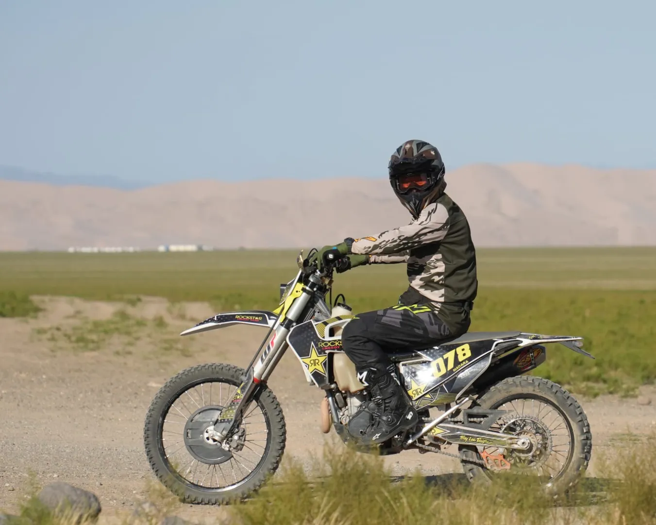 Bayanzag - Flaming cliffs & coffee break
