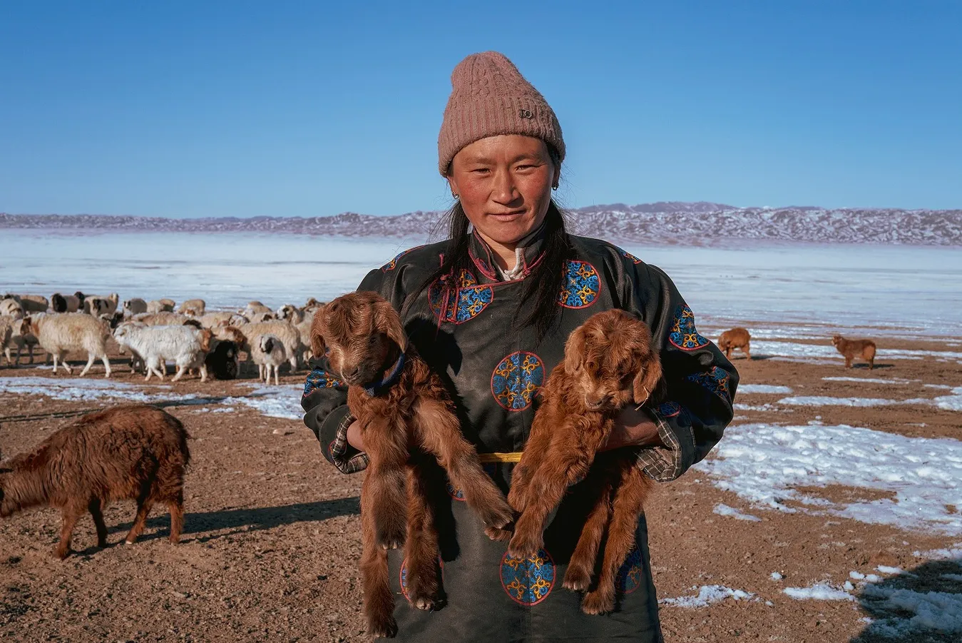 Experience life with a nomadic family in winter.